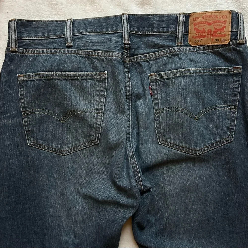 Levi's Men's 505 Medium Blue Straight Leg Jeans Size W38 x L32
